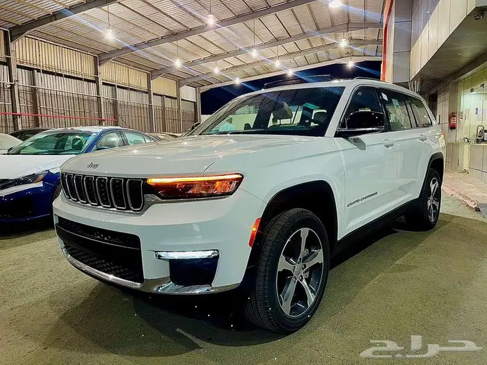 جيب شيروكي ليميتد 3.6 2023 كاش او تقسيط عرض خاص 0