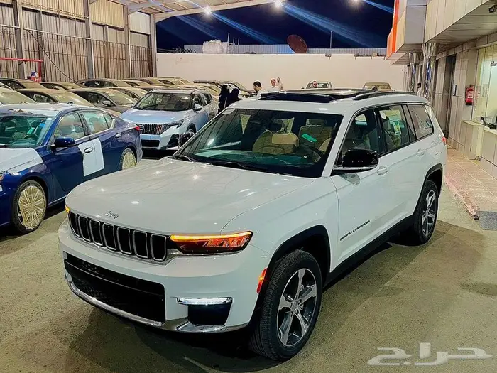 جيب شيروكي ليميتد 3.6 2023 كاش او تقسيط عرض خاص 8