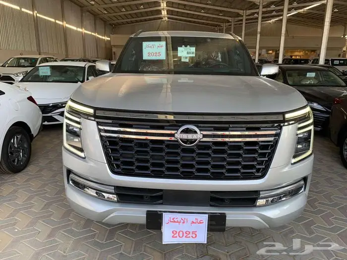 نيسان باترول بلاتنيوم 2025 - خليجي - فضي داخل احمر 1