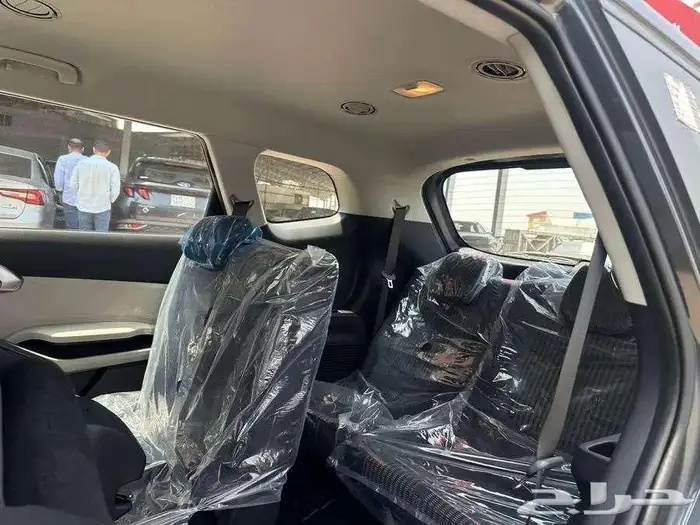 كيا كارينز ستندر 1.5 موديل 2025 شاشه وكاميرا 6