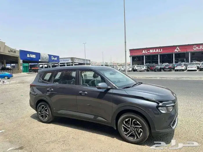 كيا كارينز ستندر 1.5 موديل 2025 شاشه وكاميرا 2