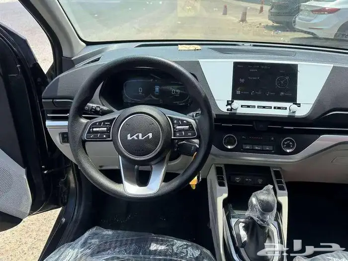 كيا كارينز ستندر 1.5 موديل 2025 شاشه وكاميرا 5