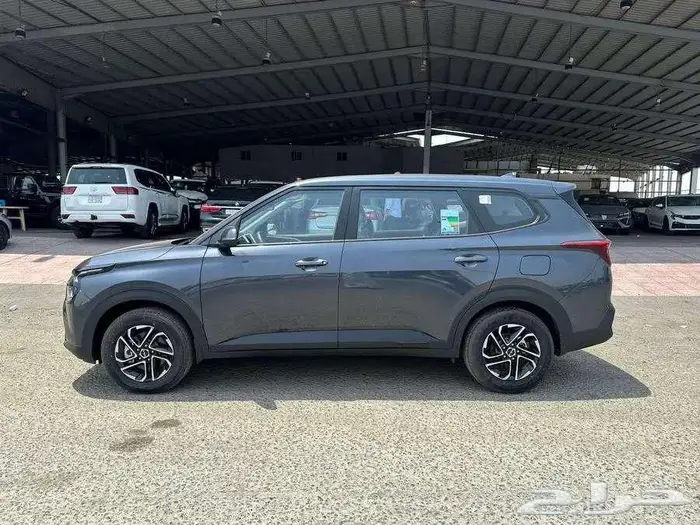 كيا كارينز ستندر 1.5 موديل 2025 شاشه وكاميرا 13