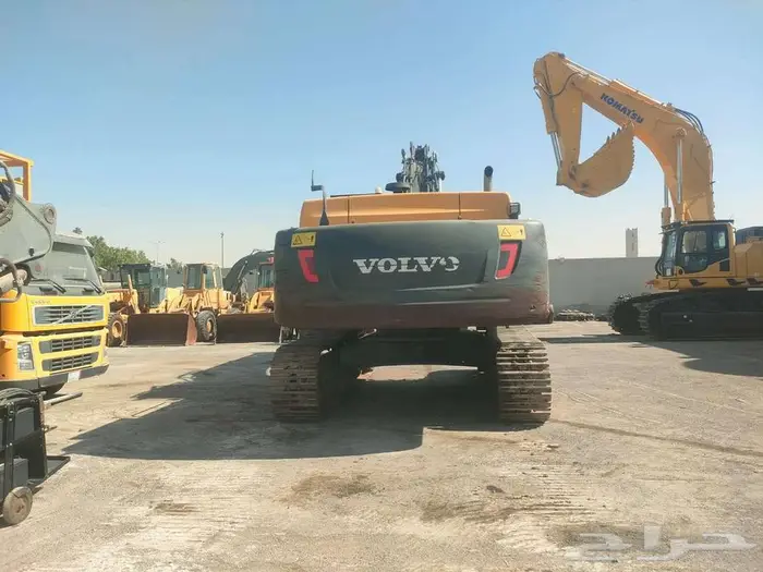 بوكلين حفار Volvo موديل EC480DL للبيع بحاله ممتازه جدا 5