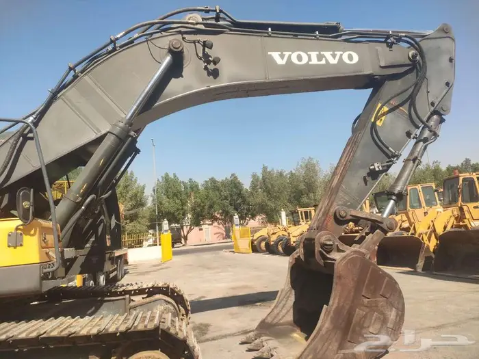 بوكلين حفار Volvo موديل EC480DL للبيع بحاله ممتازه جدا 16
