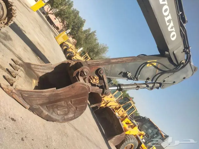 بوكلين حفار Volvo موديل EC480DL للبيع بحاله ممتازه جدا 17