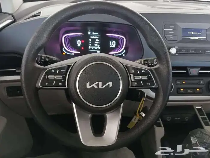 كيا كارينز 2025 استاندر 8