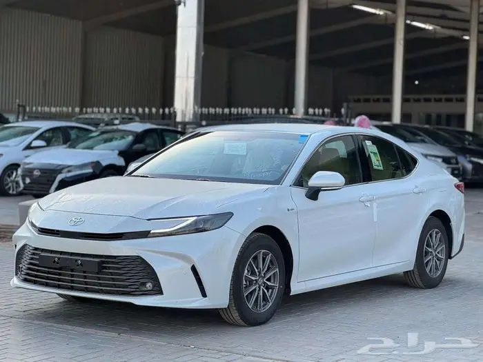 تويوتا كامري E هايبرد موديل 2025 - صادر لوحات 1