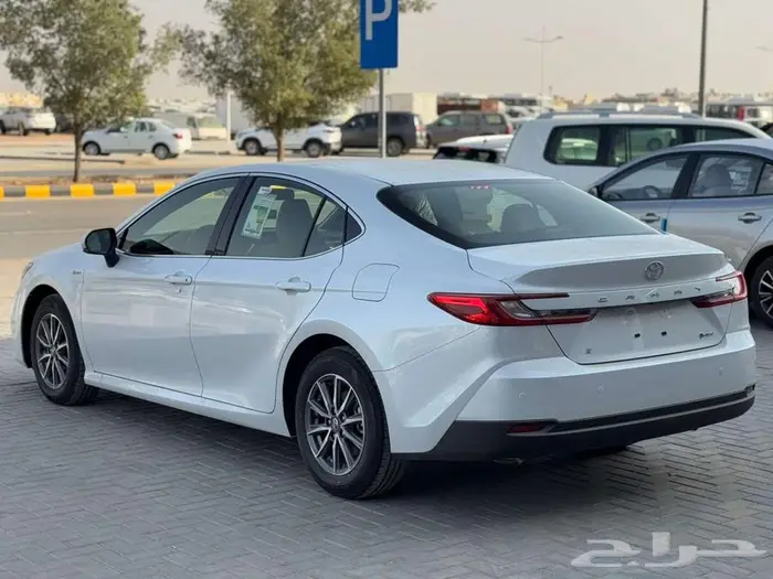 تويوتا كامري E هايبرد موديل 2025 - صادر لوحات 9