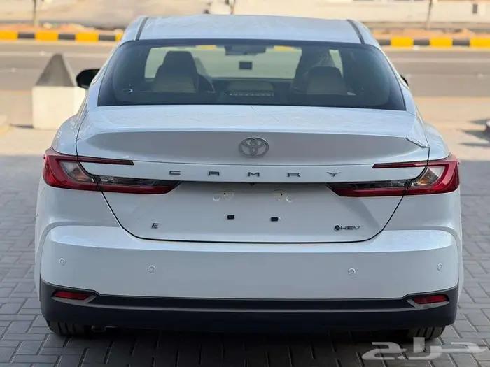 تويوتا كامري E هايبرد موديل 2025 - صادر لوحات 11