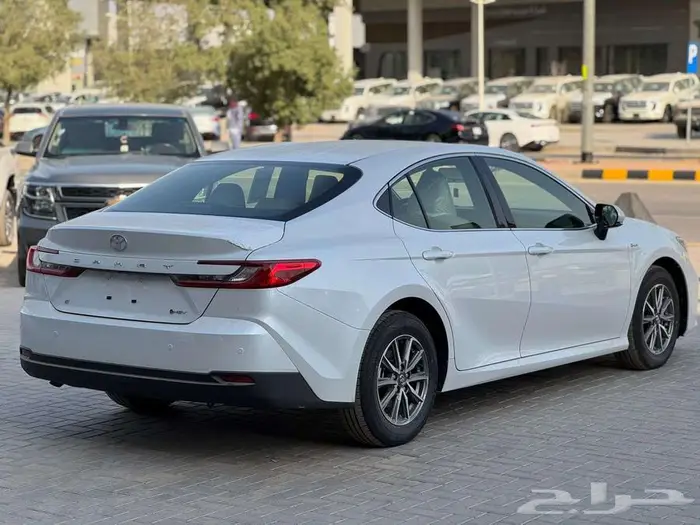 تويوتا كامري E هايبرد موديل 2025 - صادر لوحات 10