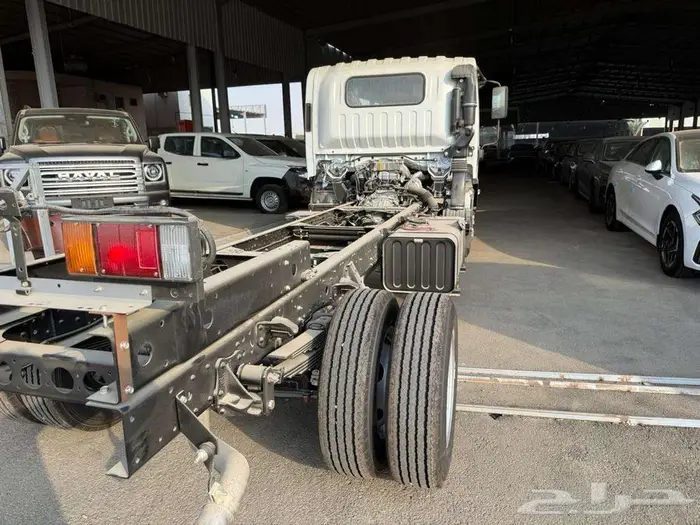 ايسوزه دينا استنادر 6طن موديل 2025 كاش وتمويل اقل الاسعار 8