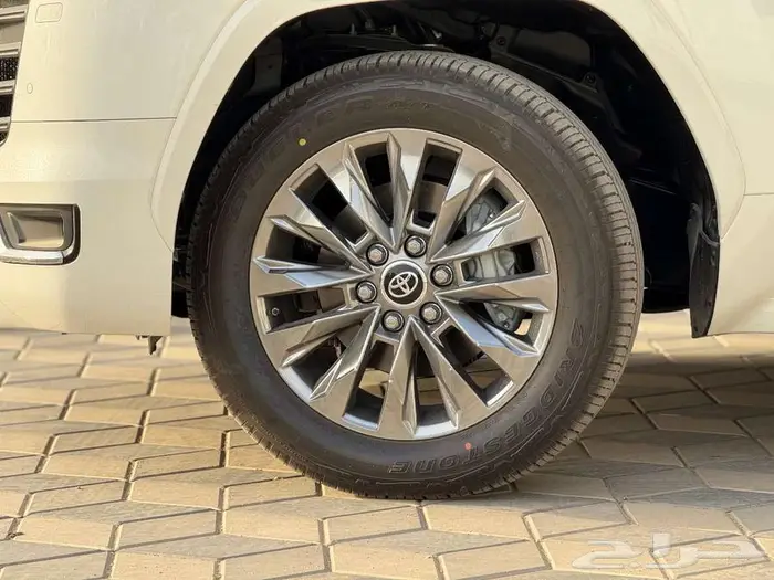 لاندكروزر GXR L3 بنزين 2025 امتلك سيارتك كاش او تقسيط 6