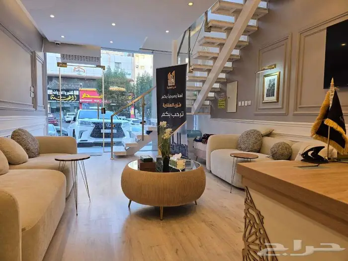 فرصة استثمارية ذهبية معرض للتقبيل في موقع مميز 11