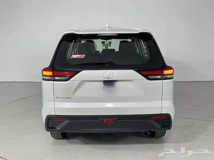 تويوتا انوفا بنزين موديل 2024 5