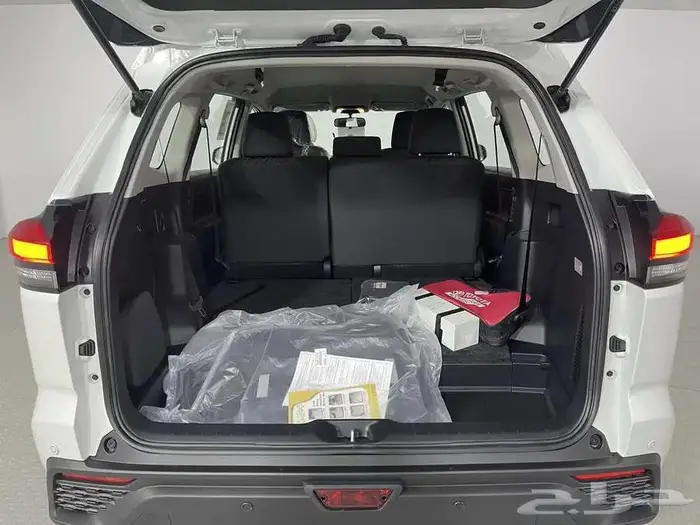 تويوتا انوفا بنزين موديل 2024 3