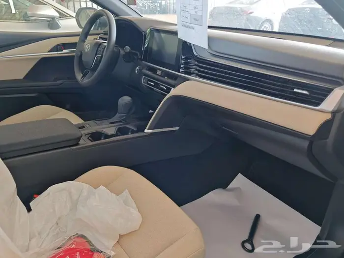 تويوتا كامري E ستاندر بنزين 2025 118000 شامل الضريبة 3