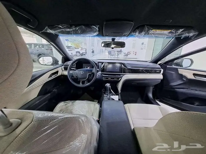 تويوتا كامري E ستاندر بنزين لون أسود 2025 7