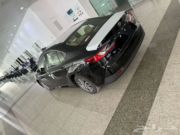 كامري ستاندر 2025 اسود وابيض ورمادي 1