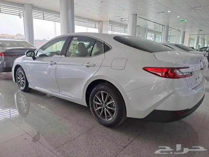 كامري ستاندر 2025 اسود وابيض ورمادي 8