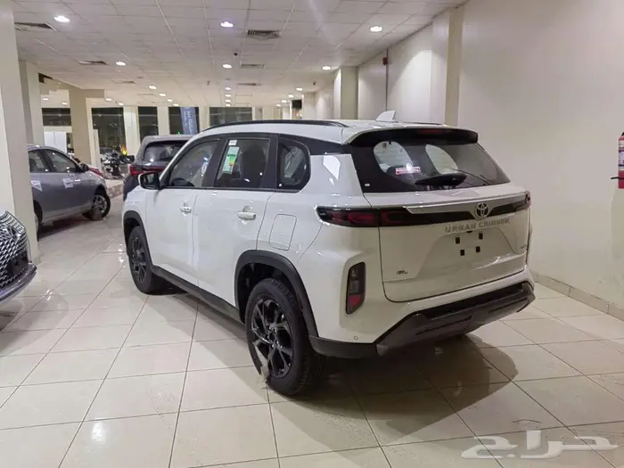 تويوتا اوربان جي ال المويل 2026 4