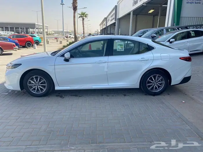 كامري E ستاندر بنزين 2025 سعودي كاش وتمويل 4