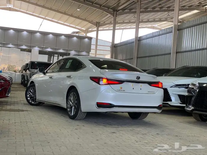 لكزس ES 300 HH موديل 2025 - خليجي أقل سعر 3