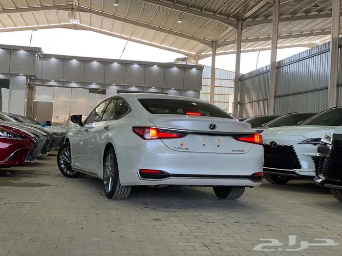 لكزس ES 300 HH موديل 2025 - خليجي أقل سعر 4