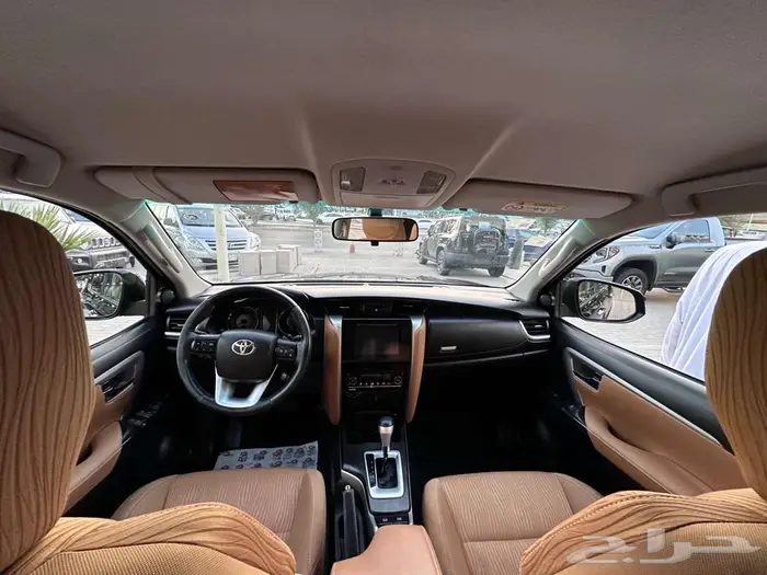 تويوتا فورتشنر بنزين 6سلند VX 9