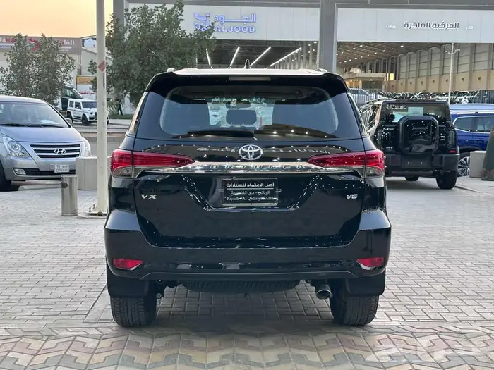 تويوتا فورتشنر بنزين 6سلند VX 24