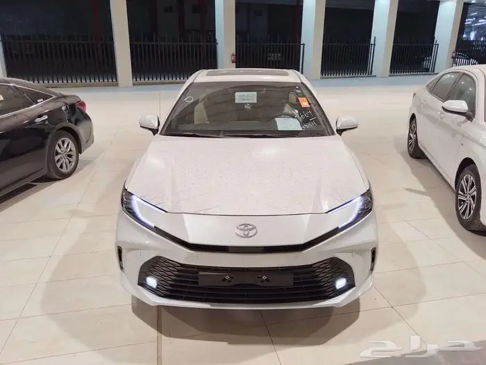 تويوتا كامري LE بنزين 2025 1