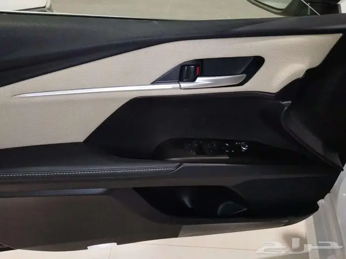 تويوتا كامري LE بنزين 2025 9