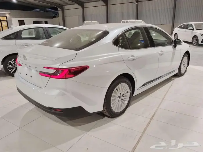 تويوتا كامري LE بنزين 2025 2