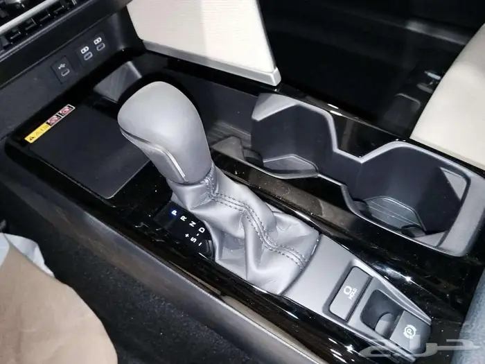 تويوتا كامري LE بنزين 2025 18