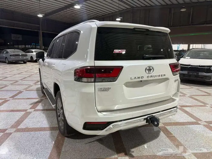 تيوتا لاندكروزر GXR4 2024 - كورنيش 2