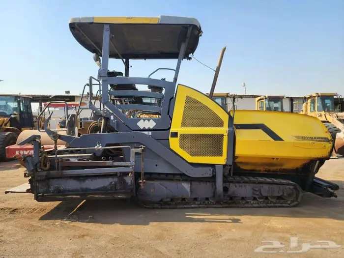 فرادة اسفلت دينباك موديل 2014 شغال 4200 ساعه 0