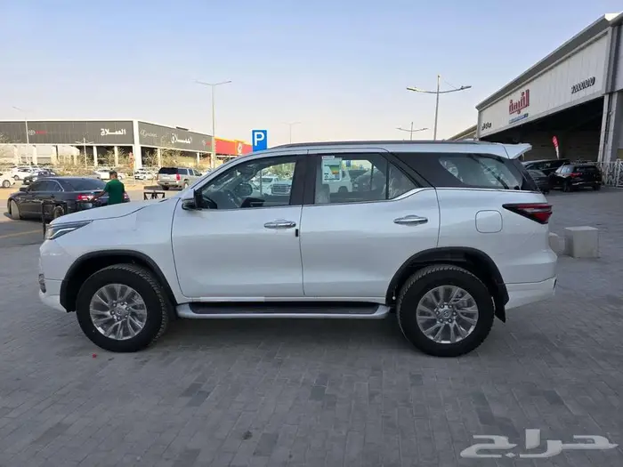 تويوتا فورتشنر VX3 بنزين 2025 2