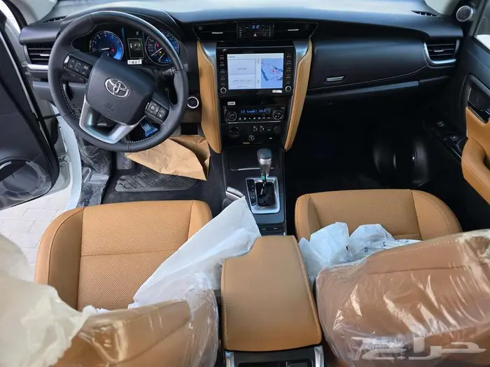 تويوتا فورتشنر VX3 بنزين 2025 12