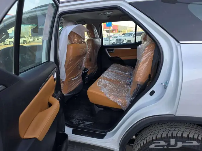 تويوتا فورتشنر VX3 بنزين 2025 10