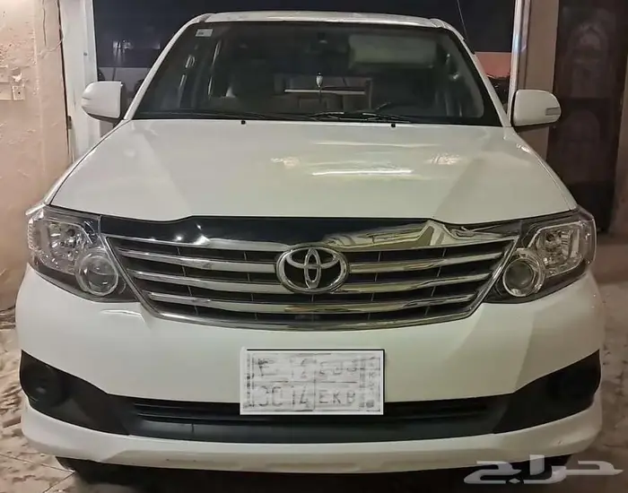 فورتشنر 2012 قير عادي مفحوص ومجدد للبيع 2