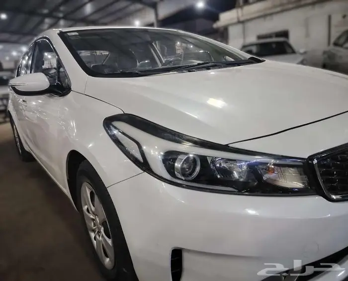 كيا سيراتو ابيض 2017 2