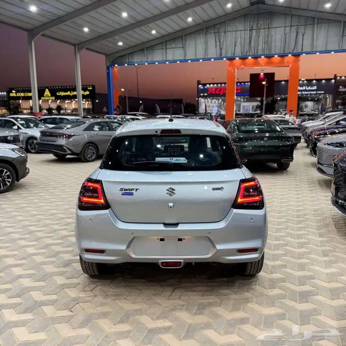 سوزوكي سويفت GLX فل 2025 3