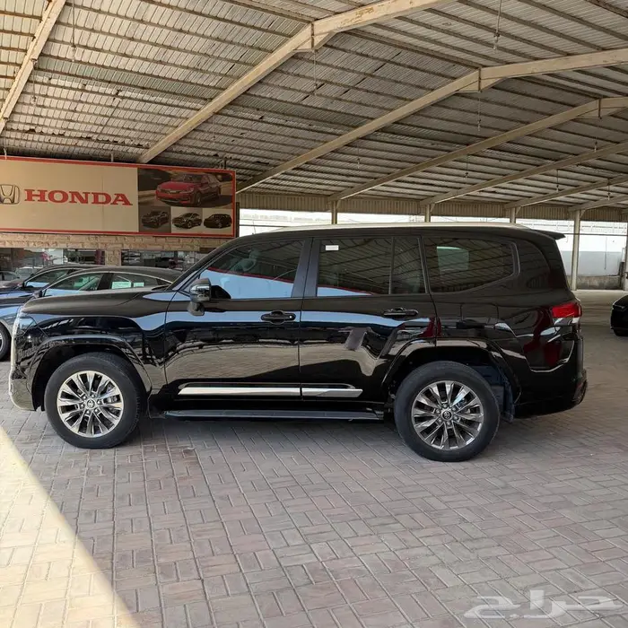 لاندكروزر 2024 الفئه الخامسه 12