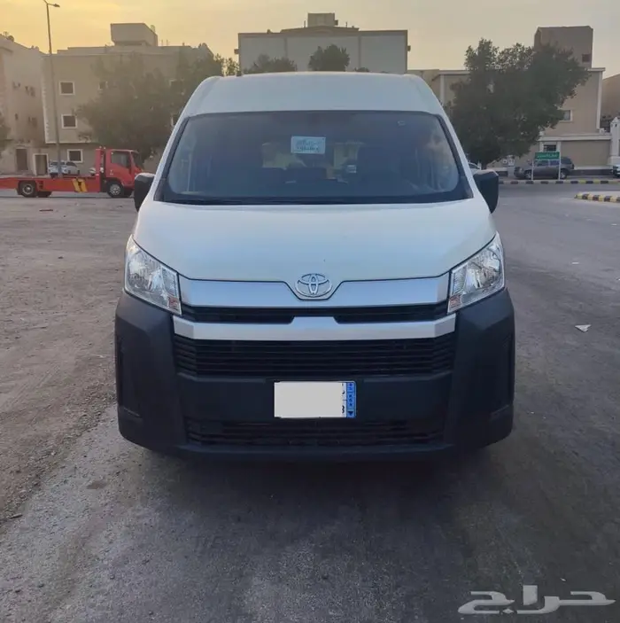 هايس بضاعة 2023 شبه جديد ديزل تويوتا باص 1