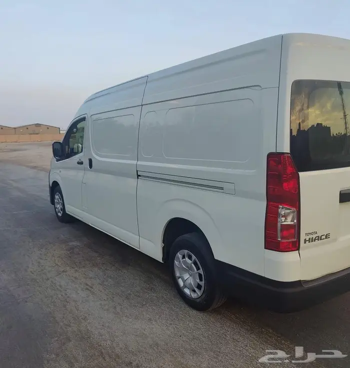هايس بضاعة 2023 شبه جديد ديزل تويوتا باص 5