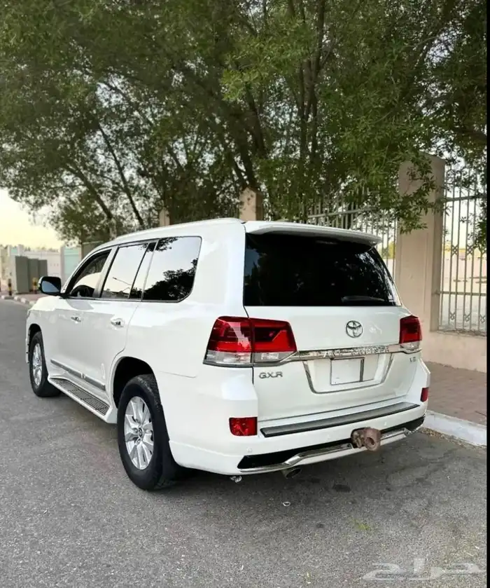 تويوتا لاندكروزر (2018) GXR فل كامل الفئة 3.. 3