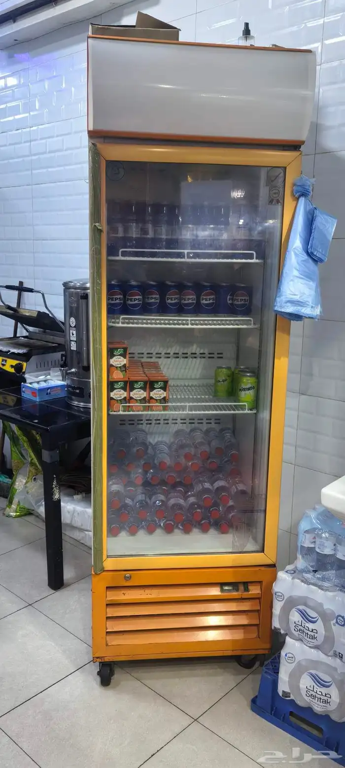 للبيع عدد 50كرسي 14 طاولة بحالة جيدة 7