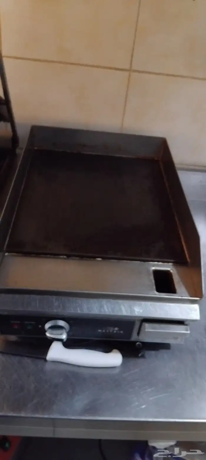 اغراض مطعم على الشرط 8