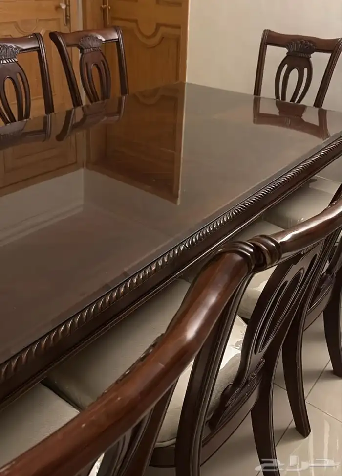 طاولة طعام مع 8 كراسي نزلنا السعر 0