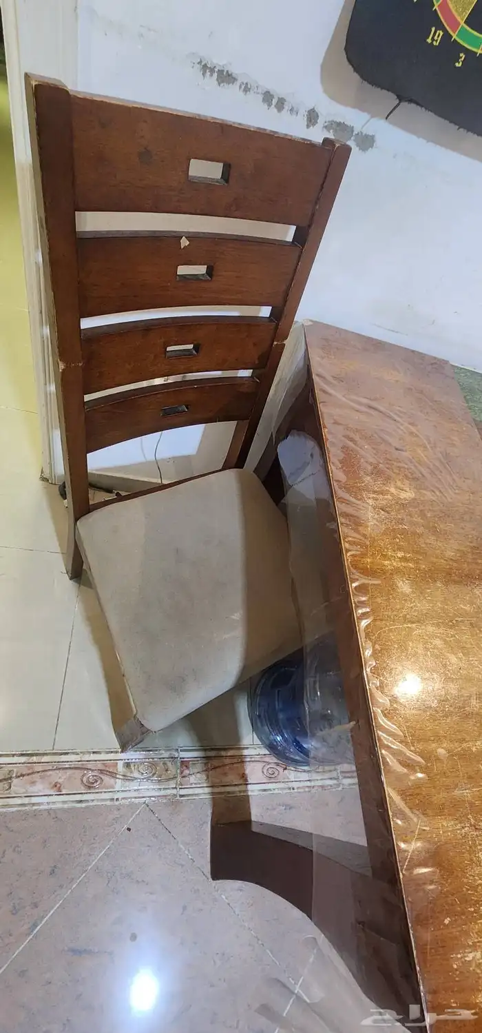 طاولة سفرة للبيع مع اربع كراسي 0